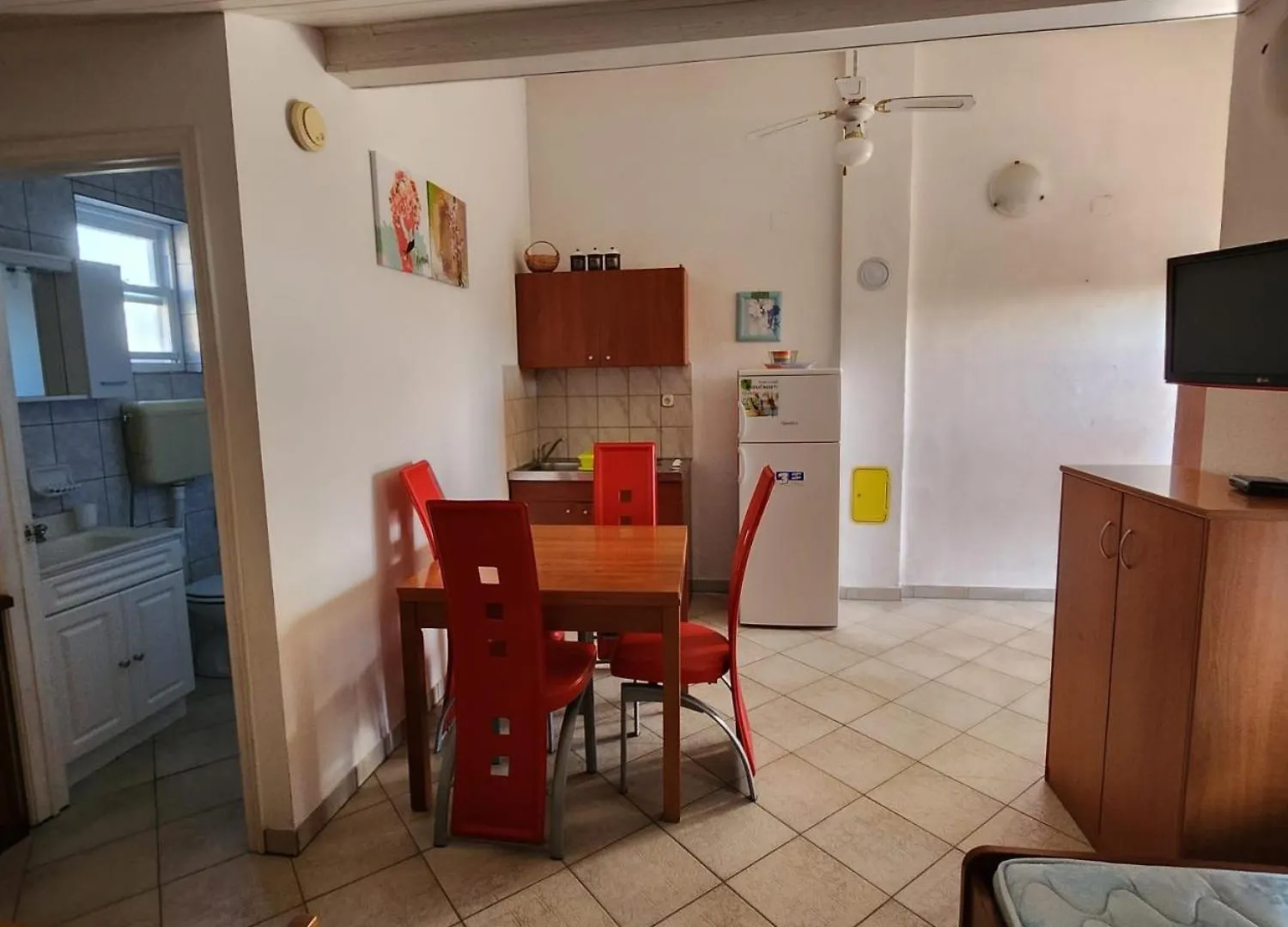 Studio Apartmani Grom Sukošan شقة